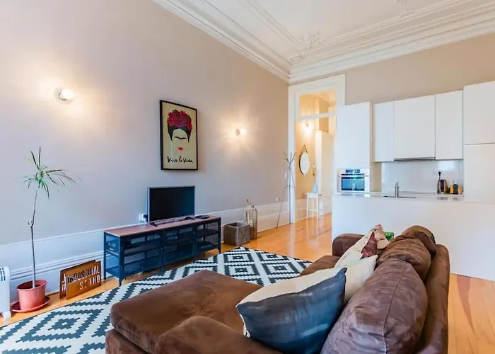 Classy Flat At Marques Square With Garden *