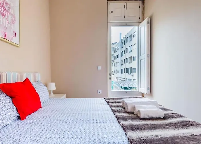 Classy Flat At Marques Square With Garden Porto