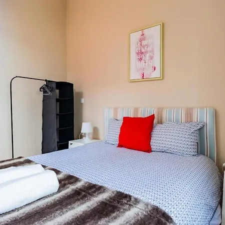 Classy Flat At Marques Square With Garden דירה *