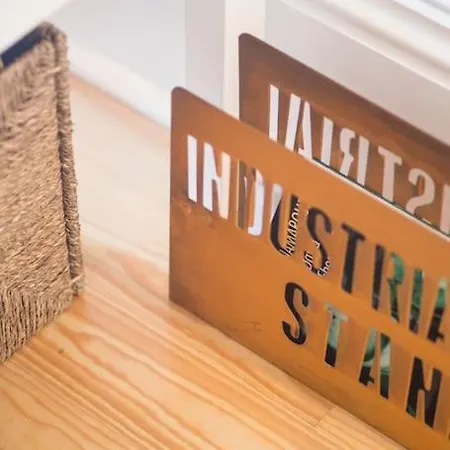 Lägenhet Classy Flat At Marques Square With Garden