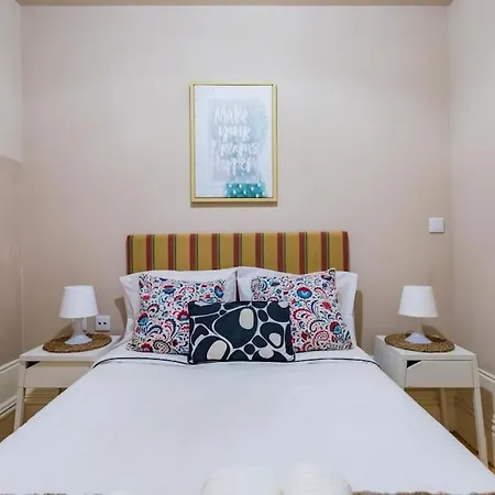 Classy Flat At Marques Square With Garden شقة بورتو