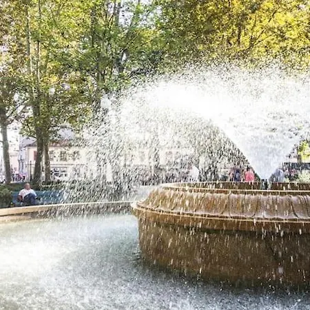 Classy Flat At Marques Square With Garden