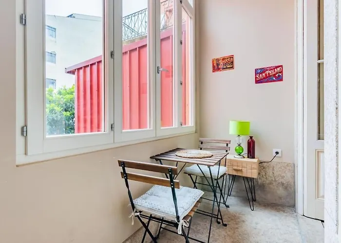 Classy Flat At Marques Square With Garden بورتو