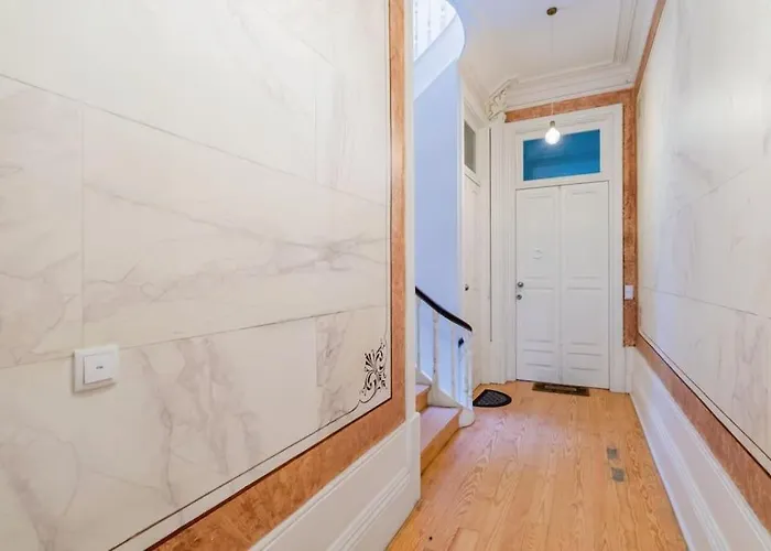 Classy Flat At Marques Square With Garden *